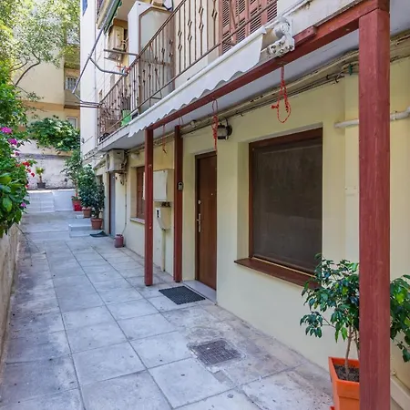 Apartment Comfy Close To Floisvos Athens